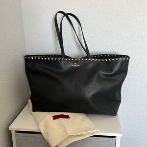 Valentino Garavani
Rockstud Grainy Calfskin Tote Bag